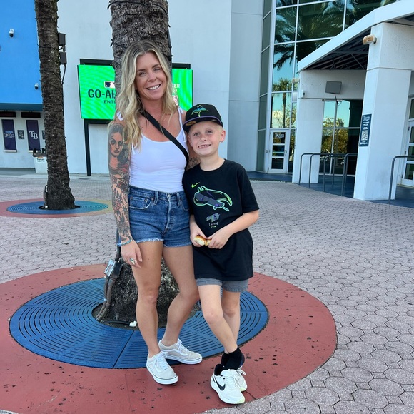 Meet your Posher, Amanda - Picture 3 of 7